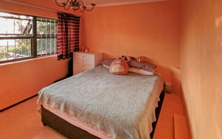 5 Bedroom Property for Sale in Clovelly Western Cape